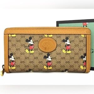 GUCCI Disney Collaboration Micro
GG Logo PVC Leather Zippy Long
Wallet